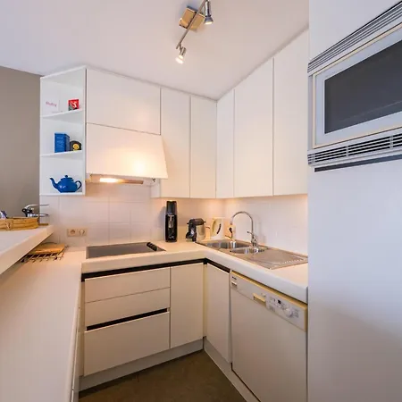 Four Seven - 0102 + Box 1 *